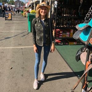 Meet your Posher, Rachel